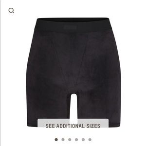 NWT SKIMS Velour Bike Short in color Soot (black) S